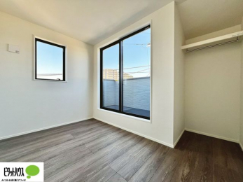 ���[�@�傫�ȑ����疾�邢�z�˂�������܂��B