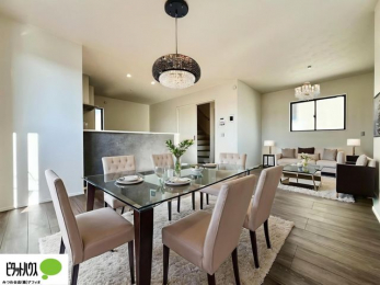 ���r���O�@�l�C�̑ΖʃL�b�`���ŉƑ��݂�Ȃ������ꏏ�B�����ۂ̎����ʐ^��CG�ŉƋ��z�u�����C���[�W�ł���A���ۂƂ͑����قȂ�܂��B