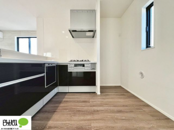 �L�b�`���@�V�z�Ȃ�ł͂̃s�J�s�J�̃L�b�`���͖����̂��������y�������Ă���܂��ˁB