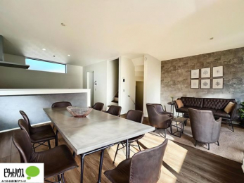 ���r���O�@�l�C�̑ΖʃL�b�`���ŉƑ��݂�Ȃ������ꏏ�B�����ۂ̎����ʐ^��CG�ŉƋ��z�u�����C���[�W�ł���A���ۂƂ͑����قȂ�܂��B