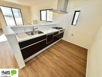 �L�b�`���@�V�z�Ȃ�ł͂̃s�J�s�J�̃L�b�`���͖����̂��������y�������Ă���܂��ˁB