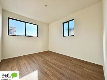 �Q���@2�ʍ̌��Ŗ��邭�A���ʂ��̗ǂ��������ł��B