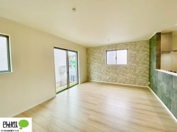 ���r���O�@�傫�ȑ�����ۓI�ȃ��r���O�́A�������邢��C�ɂ��Ă���܂��ˁB