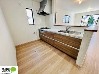 �L�b�`���@�{�H��ʐ^�@�V�z�Ȃ�ł͂̃s�J�s�J�̃L�b�`���͖����̂��������y�������Ă���܂��ˁB