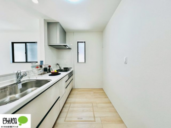 �L�b�`���@�{�H��ʐ^�@�V�z�Ȃ�ł͂̃s�J�s�J�̃L�b�`���͖����̂��������y�������Ă���܂��ˁB