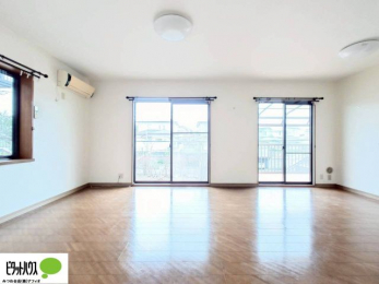 �L�b�`���@�傫�ȑ�����ۓI�ȃ��r���O�́A�������邢��C�ɂ��Ă���܂��ˁB