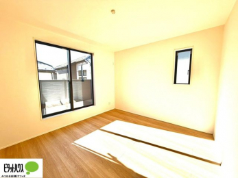 ���̑����ρ@�傫�ȑ����疾�邢�z�˂�������܂��B