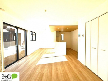 ���r���O�@LDK16.5���A���R�����������ޒg���ȃ��r���O�B��������ɂ͓Ǐ��₨���Q�ł����Ȃ���̂�т�Ɖ߂����ЂƎ����B