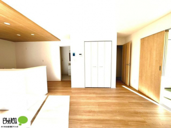 ���r���O�@�傫�ȑ�����ۓI�ȃ��r���O�́A�������邢��C�ɂ��Ă���܂��ˁB