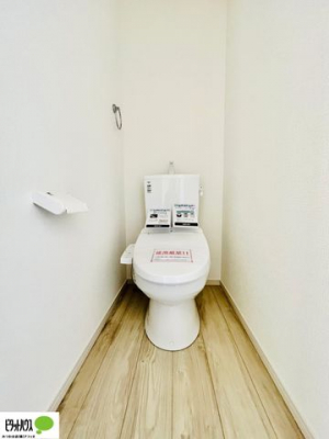 �g�C���@�{�H��ʐ^�F1�E2�K�E�H�V�����b�g�g�C�������B