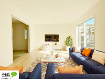 ���r���O�@�傫�ȑ�����ۓI�ȃ��r���O�́A�������邢��C�ɂ��Ă���܂��ˁB�����ۂ̎����ʐ^��CG�ŉƋ��z�u�����C���[�W�ł���A���ۂƂ͑����قȂ�܂��B