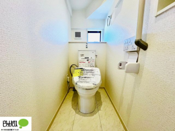 �g�C���@�{�H��ʐ^�@1�E2�K�E�H�V�����b�g�g�C�������B