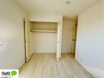 �o���R�j�[�@���ꂼ��̂������Ɏ��[�X�y�[�X������̂Ńv���C�x�[�g�ȉו����g�߂ɒu�����Ƃ��ł��܂��B