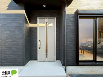 �O�ώʐ^�@���S�̃_�u�����b�N���փh�A