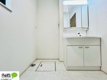 ���ʑ�E���ʏ��@�{�H��ʐ^�F�������ʉ��ϑ�t���B���ʃ{�E�����傫���A�����⃁�C�N���Ƃ��E���ɕ֗��ł��B