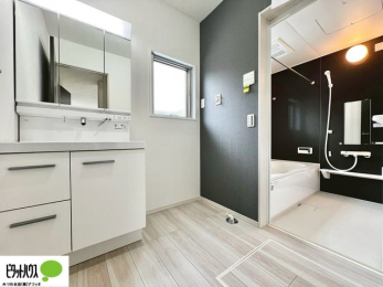 ���ʑ�E���ʏ��@���ʏ��Ɏ��[�X�y�[�X��݂��܂����B������^�I���A�X�g�b�N��܂Ȃǉ����Ƒ����̂Ń��l���ɃX�y�[�X������Əd�󂵂܂��B