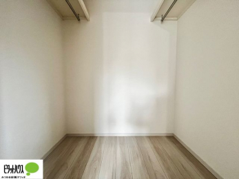 ���[�@�E�H�[�N�C���N���[�[�b�g�͂��m�������[����̂͂������A���s�o�b�N�Ȃǂ̑傫�ȉו������[���Ă����̂ɂ��֗��ł��B