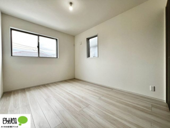 �q�������@�w�т̎��Ԃ��V�Ԏ��Ԃ���؂ɂł���q�ǂ������B�Ƌ�̔z�u�����₷���V���v���Ȑ݌v�ŁA�������K�Ɏg���܂��B