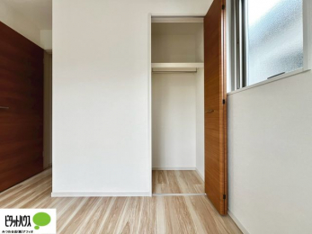 �q�������@�傫�Ȏ��[�͂��m����ׂ����G�݂������Ղ肵�܂��܂��B