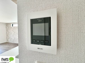 ���̑��@������Ԃ����S��TV���j�^�[�t���C���^�[�z��