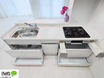 �@�X���C�h���[�t���V�X�e���L�b�`���B�p�X�^��∳�͓�̏o��������X���[�Y��