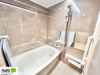 �����@�����������F���̗����ŁA1���̔��������������Ă��������B