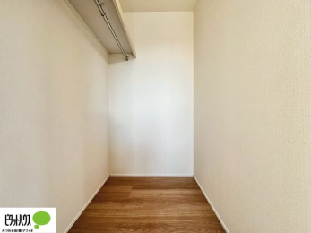 ���[�@�E�H�[�N�C���N���[�[�b�g�͂��m�������[����̂͂������A���s�o�b�N�Ȃǂ̑傫�ȉו������[���Ă����̂ɂ��֗��ł��B