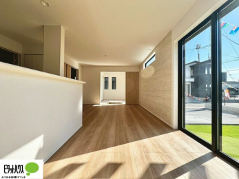 ���r���O�@�傫�ȑ�����ۓI�ȃ��r���O�́A�������邢��C�ɂ��Ă���܂��ˁB