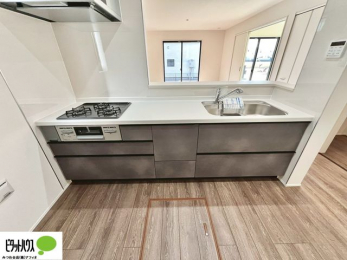 �L�b�`���@�Ƒ��Ƃ��b���Ȃ���y���������ł���J�E���^�[�L�b�`���B