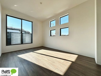 ���[�@2�ʍ̌��Ŗ��邭�A���ʂ��̗ǂ��������ł��B