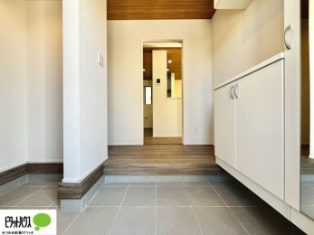 �@�V���[�Y�{�b�N�X�ɂ́A�g�����Ȃ݃`�F�b�N���ł���S�g�~���[�t���I