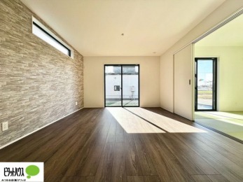 ���r���O�@���R�����������ޒg���ȃ��r���O�B��������ɂ͓Ǐ��₨���Q�ł����Ȃ���̂�т�Ɖ߂����ЂƎ����B