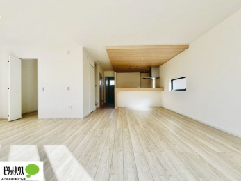 ���r���O�@���[�L�x�ȃ��r���O