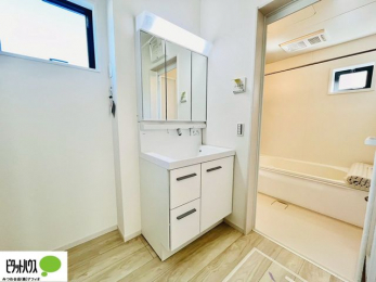 ���ʑ�E���ʏ��@�O�ʋ��̗���A�V���N���ȂǑ������[��������A�L�X�Ƃ������ʉ��ϑ�ł��B