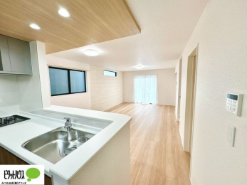 ���r���O�@�傫�ȑ�����ۓI�ȃ��r���O�́A�������邢��C�ɂ��Ă���܂��ˁB