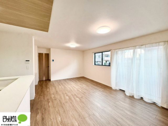 ���r���O�@�傫�ȑ�����ۓI�ȃ��r���O�́A�������邢��C�ɂ��Ă���܂��ˁB