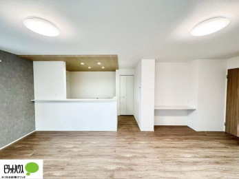 ���r���O�@���R�����������ޒg���ȃ��r���O�B��������ɂ͓Ǐ��₨���Q�ł����Ȃ���̂�т�Ɖ߂����ЂƎ����B