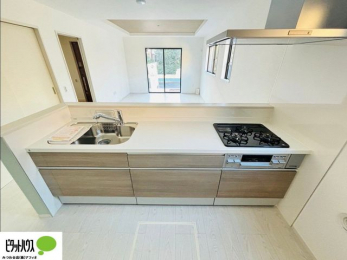 �L�b�`���@�{�H��ʐ^�F�V�z�Ȃ�ł͂̃s�J�s�J�̃L�b�`���͖����̂��������y�������Ă���܂��ˁB