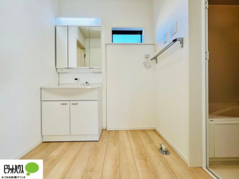 ���ʑ�E���ʏ��@�{�H��ʐ^�@�O�ʋ��̗���A�V���N���ȂǑ������[��������A�L�X�Ƃ������ʉ��ϑ�ł��B