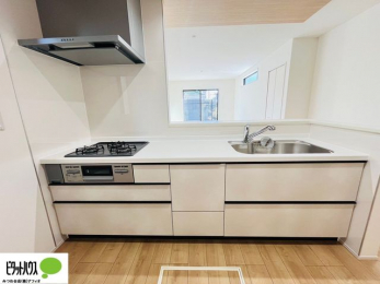 �L�b�`���@�{�H��ʐ^�@�l�C�̃J�E���^�[�L�b�`������́A���r���O�ɂ��邲�Ƒ��̗l�q���f���܂�