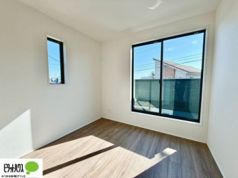 ���[�@�傫�ȑ����疾�邢�z�˂�������܂��B