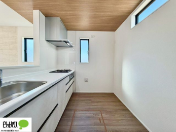 �L�b�`���@�V�z�Ȃ�ł͂̃s�J�s�J�̃L�b�`���͖����̂��������y�������Ă���܂��ˁB