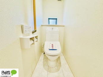 �g�C���@�{�H��ʐ^�F1�E2�K�E�H�V�����b�g�g�C�������B