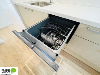 �L�b�`���@�{�H��ʐ^�F�l�C�̐H���t���Ń}�}�̉Ǝ����S���y���B