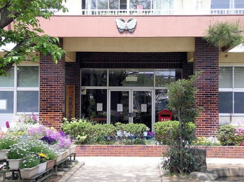 ���ӊ��@��t�s���h�䏬�w�Z �k��14���B 1100m