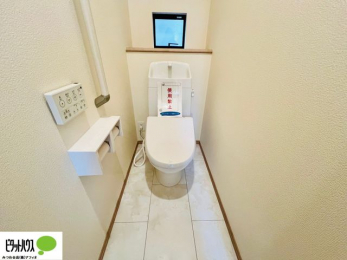 �g�C���@�{�H��ʐ^�@1�E2�K�E�H�V�����b�g�g�C�������B