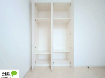 �q�������@�傫�Ȏ��[�͂��m����ׂ����G�݂������Ղ肵�܂��܂��B