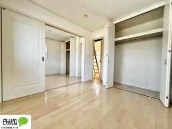 ���[�@���ꂼ��̂������Ɏ��[�X�y�[�X������̂Ńv���C�x�[�g�ȉו����g�߂ɒu�����Ƃ��ł��܂��B