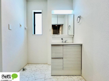 ���ʑ�E���ʏ��@�{�H��ʐ^�@�O�ʋ��̗���A�V���N���ȂǑ������[��������A�L�X�Ƃ������ʉ��ϑ�ł��B