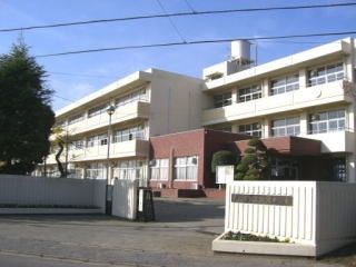 ���ӊ��@�؍X�Îs�����򒆊w�Z �k��11���B 820m